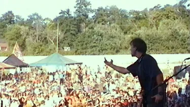 Spiral Stairs flips off the Lollapalooza crowd on stage.