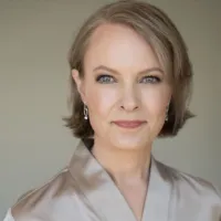 Headshot of Zoe Wainer